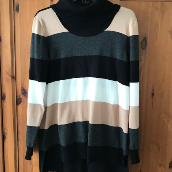 High collar long sleeve sweater, size L. - Picture 1 of 4